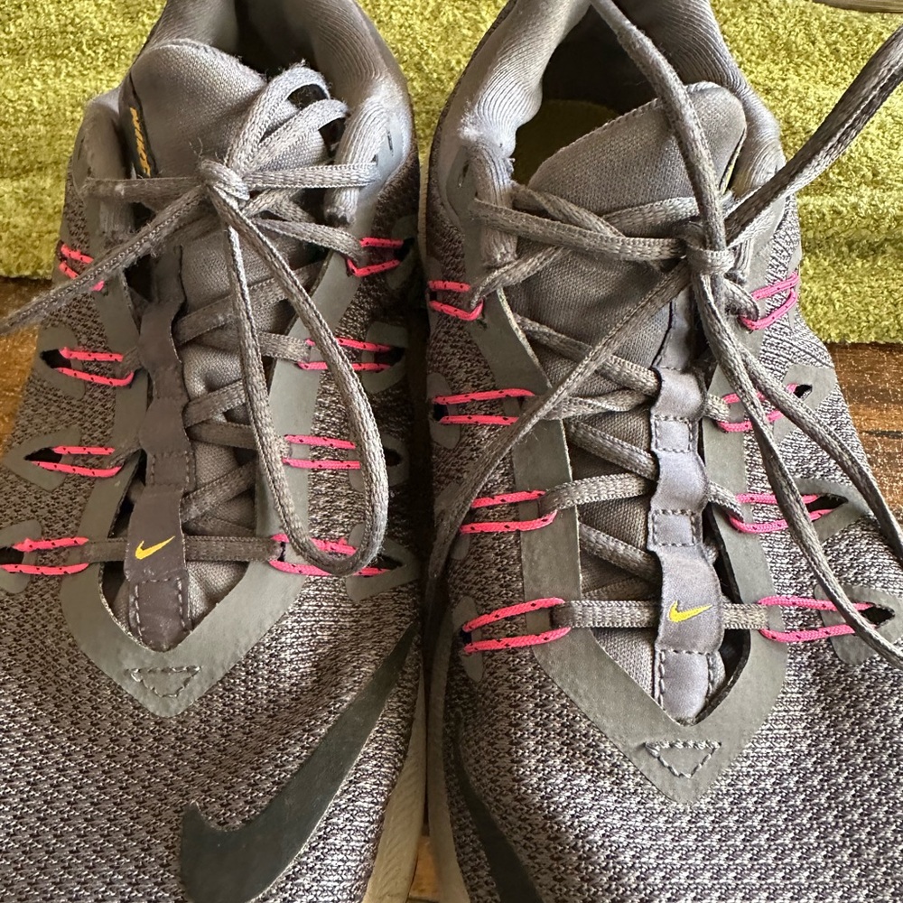 Nike Women Sz 8 Quest 2‎ AA7412-003 Gray & Pink Athletic Running Shoes Sneakers - Picture 6 of 12